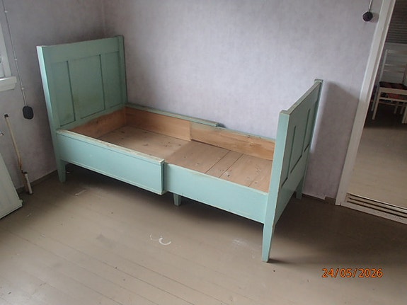 vanhoja huonekaluja