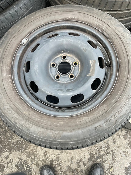 195/65r15 kesärenkaat VW:n 5x100, kr. 57.1 oik. hyväk. vanteilla