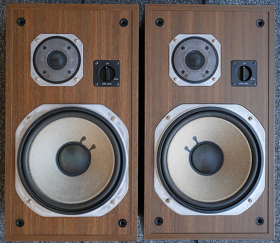 Yamaha NS-645
