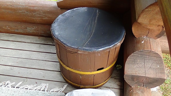 Vanha tynnyri penkki