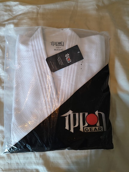 Karate- ja judopukuja