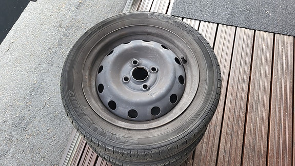 Kesärenkaat Kia Picanto vanteilla.