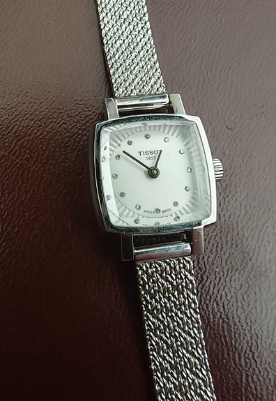 Tissot Lovely Square naisten rannekello