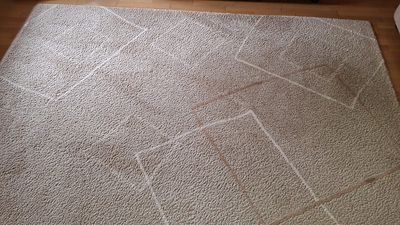 beige nukkamatto geometrisella kuviolla