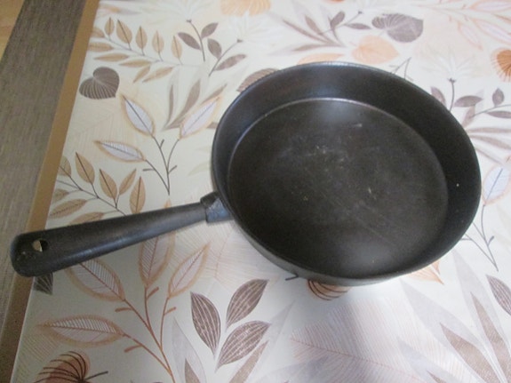 Valurauta Paistinpannu halkaisia 23cm