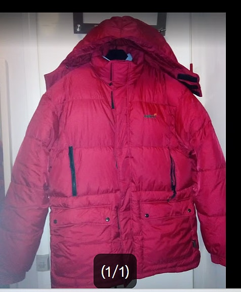 Muhkea .  ja lämmin HALTI  untuvatakki hupulla-  koko XL - XXL