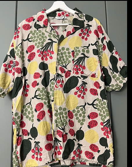 Marimekko "Kalliolla Pieni Tori" pellavapaita .  koko XL