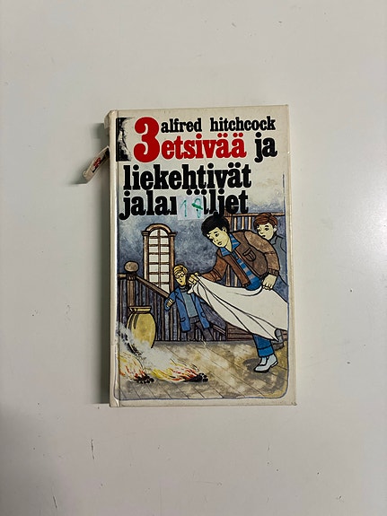 Alfred Hitchcock: 3 etsivää ja liekehtivät jalakset - kirja
