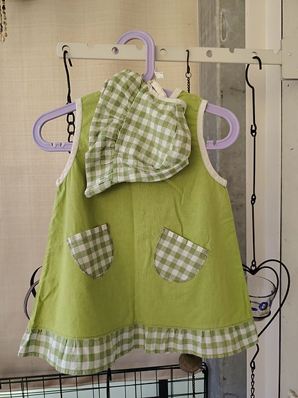 Vauvan mekko ja hattu koko 60 vihreä ruudullinen