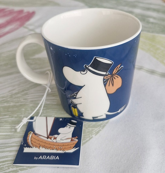 Arabia muumimuki, muumipappa purjehtii, sininen