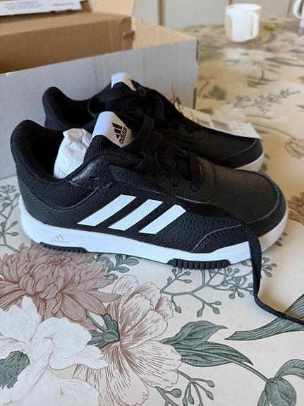 Adidas uudet lenkkarit 31