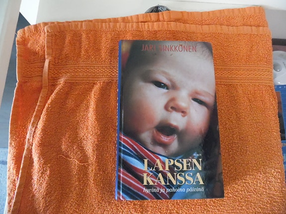 Lapsen kanssa -kirja (Jari Sinkkonen)