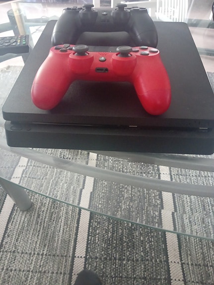 Sony PlayStation 4 konsoli 500 GB kiintolevyllä