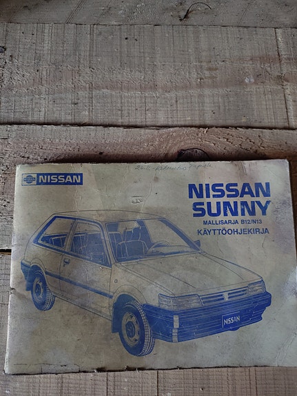 Nissan Sunny käyttöohjekirja