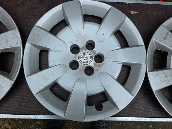 Toyota pölykapselit 16"
