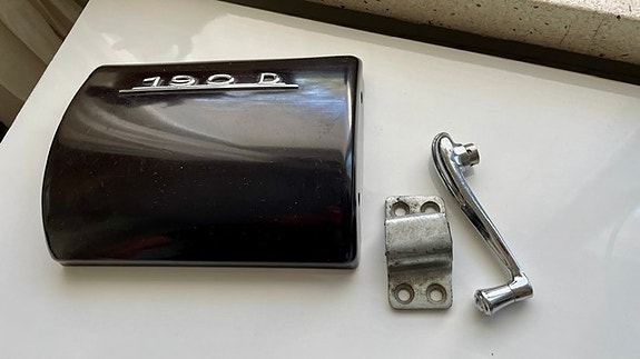 Mercedes-Benz 190 D radion peitelevy ja ikkunaveivi.ponttooni,