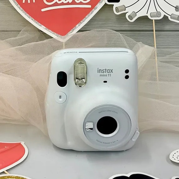 VUOKRATAAN Instax Mini 11 polaroidkamera