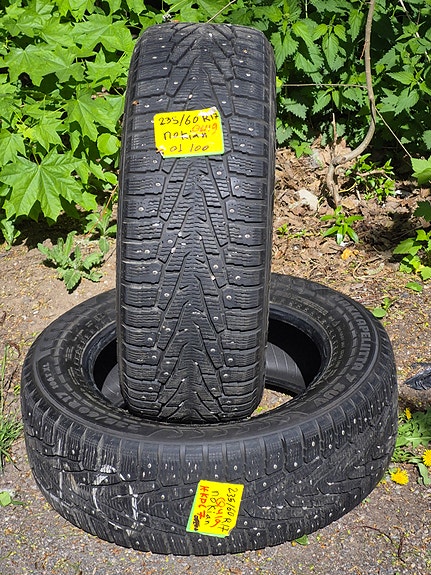 nastarenkaat  235/60R17   Nokian HKPL  7   d12   Q419