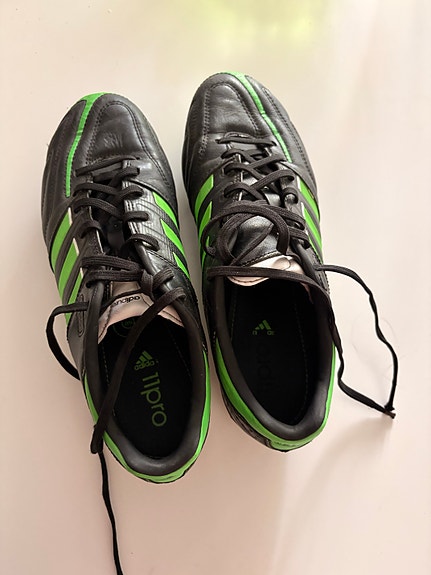Adidas Ipro jalkapallokengät koko 40 musta-vihreä