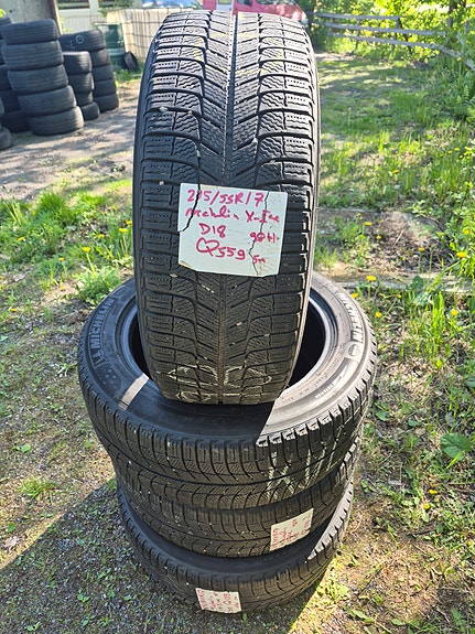 Kitkarenkaat  215/55R17 98H  Michelin X-ice 4 kpl vanteillä  dot18  5mm Q559