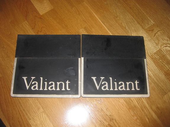 Plymouth Valiant roiskeläpät, NOS