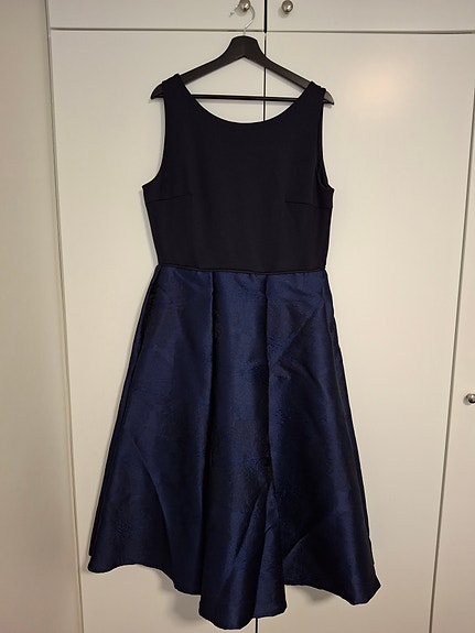 Swing juhlamekko koko 44