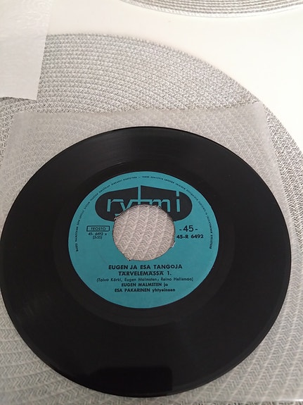 Eugen ja Esa tangoja tärvelemässä 1. 7" Single