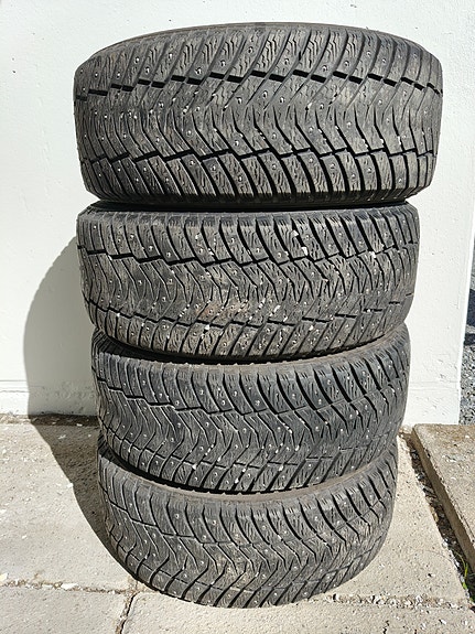 Yokohama iceguard 225/45 R17 nastarenkaat