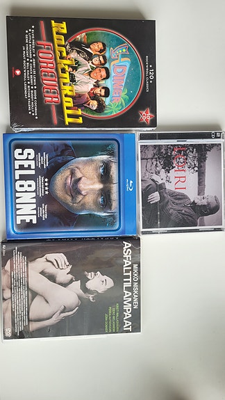 Annetaan DVD-levyt, CD-levy ja kirjat