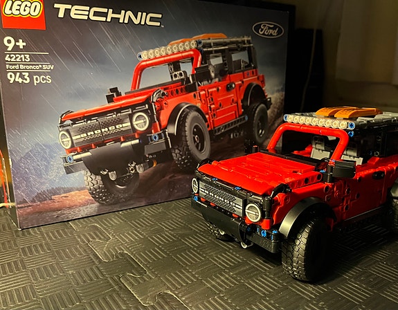 LEGO Technic Ford Bronco 42213