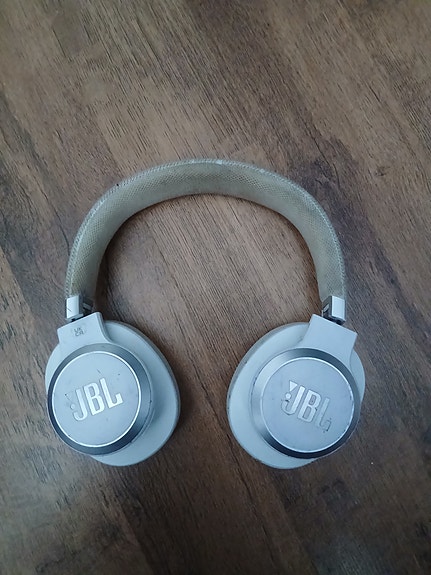 Valkoiset JBL kuulokkeet