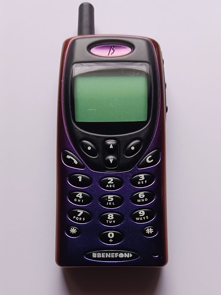 Benefon io GSM -puhelin