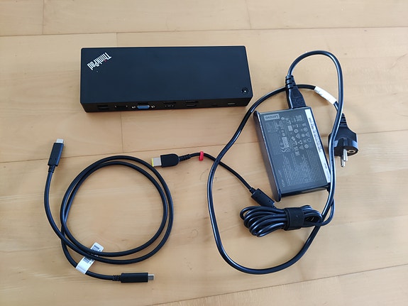Lenovo telakka / docking station 40AC