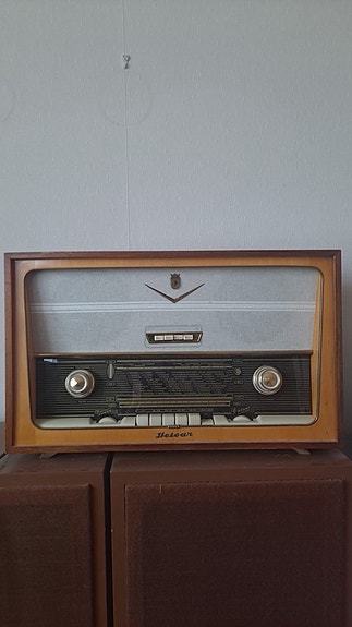 Helvar Stereo Melodia-putkiradio