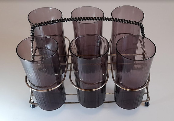 Iittala lila mehulasi setti metallikorissa Tapio Wirkkala