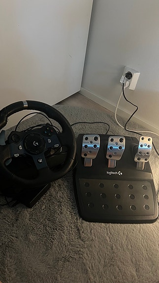 Logitech G920 rattiohjain ja polkimet