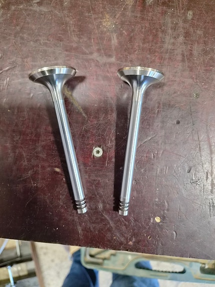 Pakoventtiili 2 kpl Ford Cologne V6 2.3