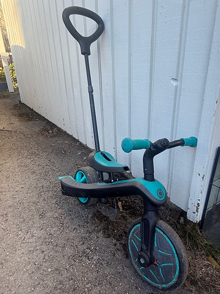 Globber Explorer Trike 4-in-1 -kolmipyörä