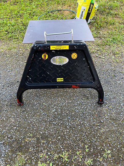 Mustang teline / pukki autolle tai peräkärrylle