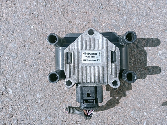 VW Golf 1,4 16V 2002 puola+vahvistin Bosch 098622104B
