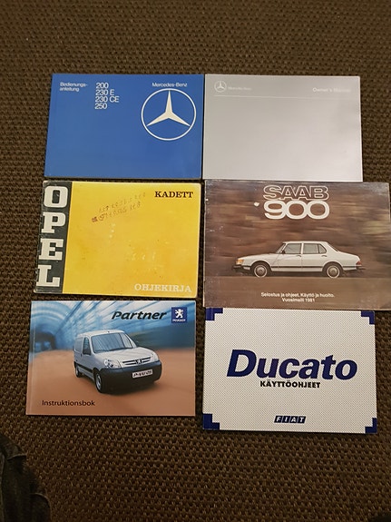 Omistajan käsikirjoja mm. Saab, Mercedes, Fiat