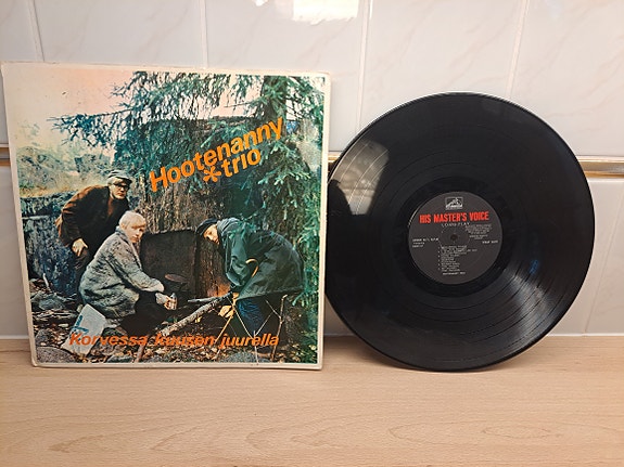 Hootenanny trio