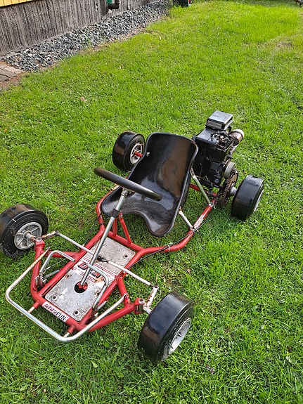 Polttomoottorikäyttöinen mikroauto / karting-auto