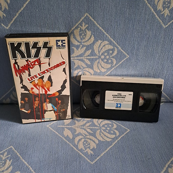 Kiss.