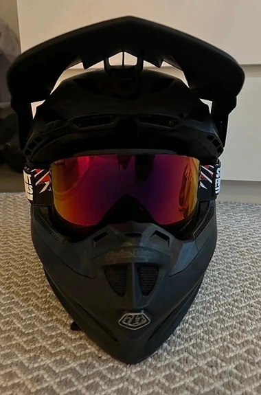 Troy Lee Designs motocrosskypärä musta