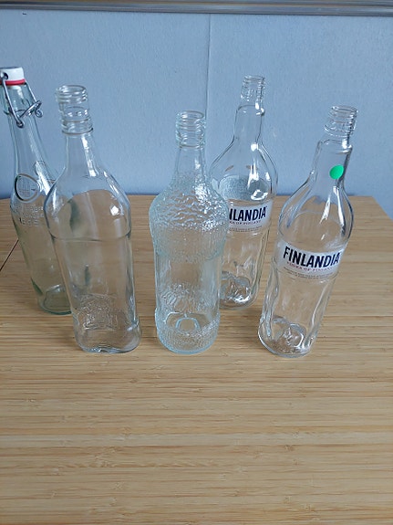 Vanhoja lasipulloja