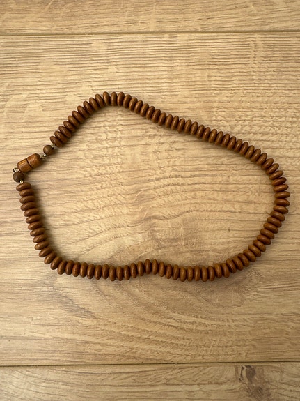 Puinen vintage kaulakoru