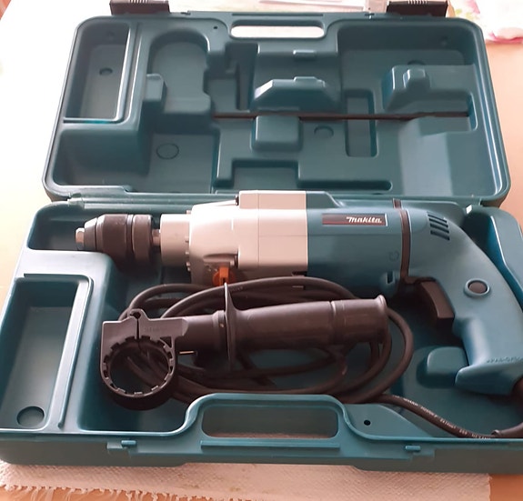 Makita iskuporakone hp2033