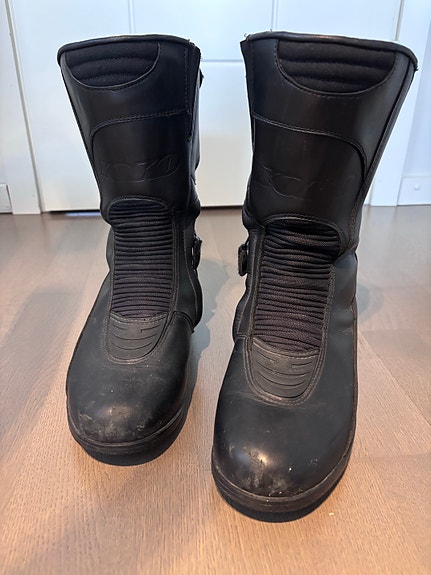 Gore-Tex ajosaappaat koko 40 musta