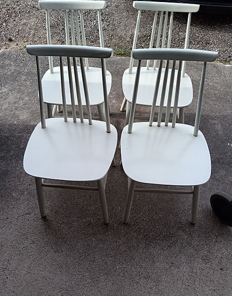Valkoiset pinnatuolit, 4 kpl
